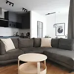 아파트 Design With Balcony - Pasing