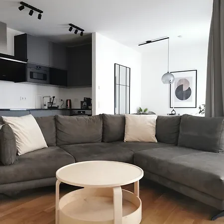 דירה Design With Balcony - Pasing
